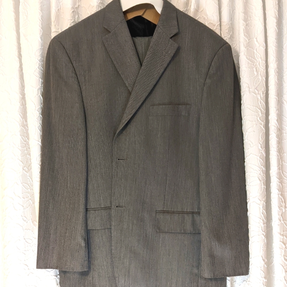Grey Men's Suit from Haggar 38 x 29